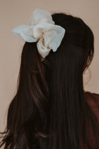 the dot scrunchie (jumbo)