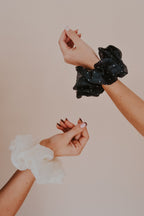 the dot scrunchie (jumbo)